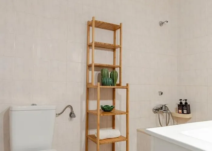 Seaside Urban Retreat - 5min To