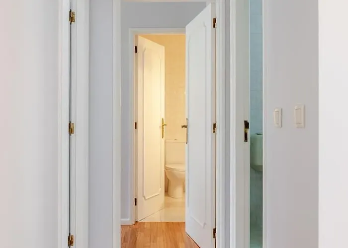 Seaside Urban Retreat - 5min To Apartamento