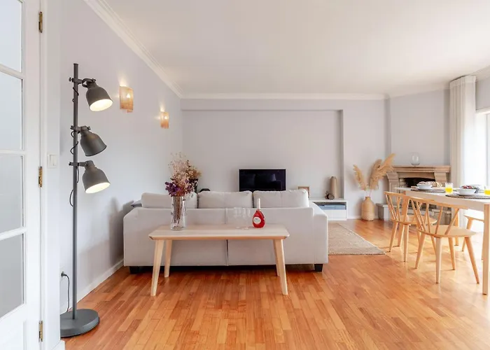 Seaside Urban Retreat - 5min To Apartment *