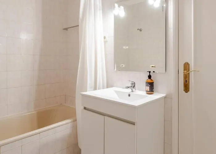 Seaside Urban Retreat - 5min To Apartamento *